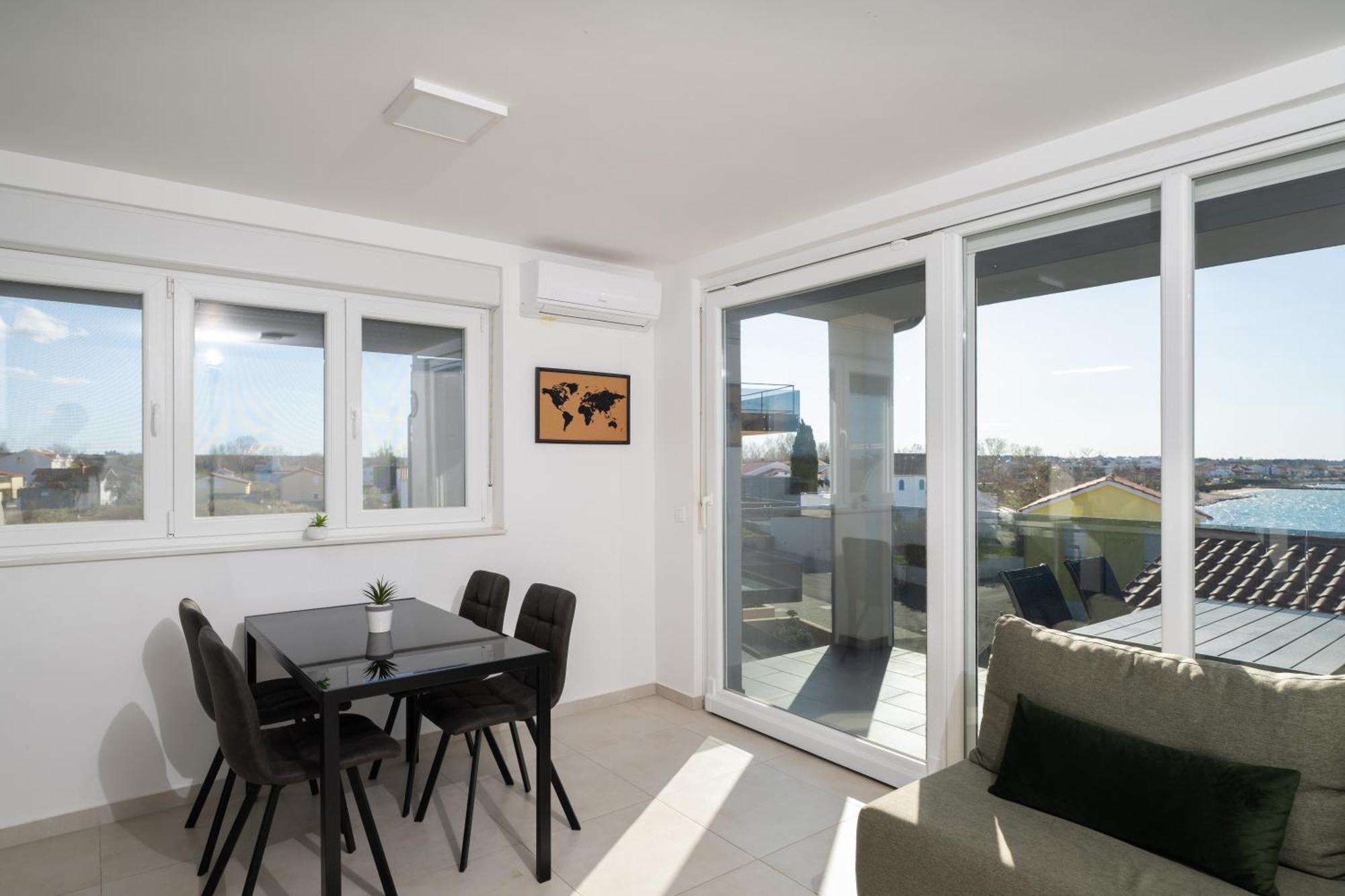 Sunshine Bay Apartment Nin Exterior photo