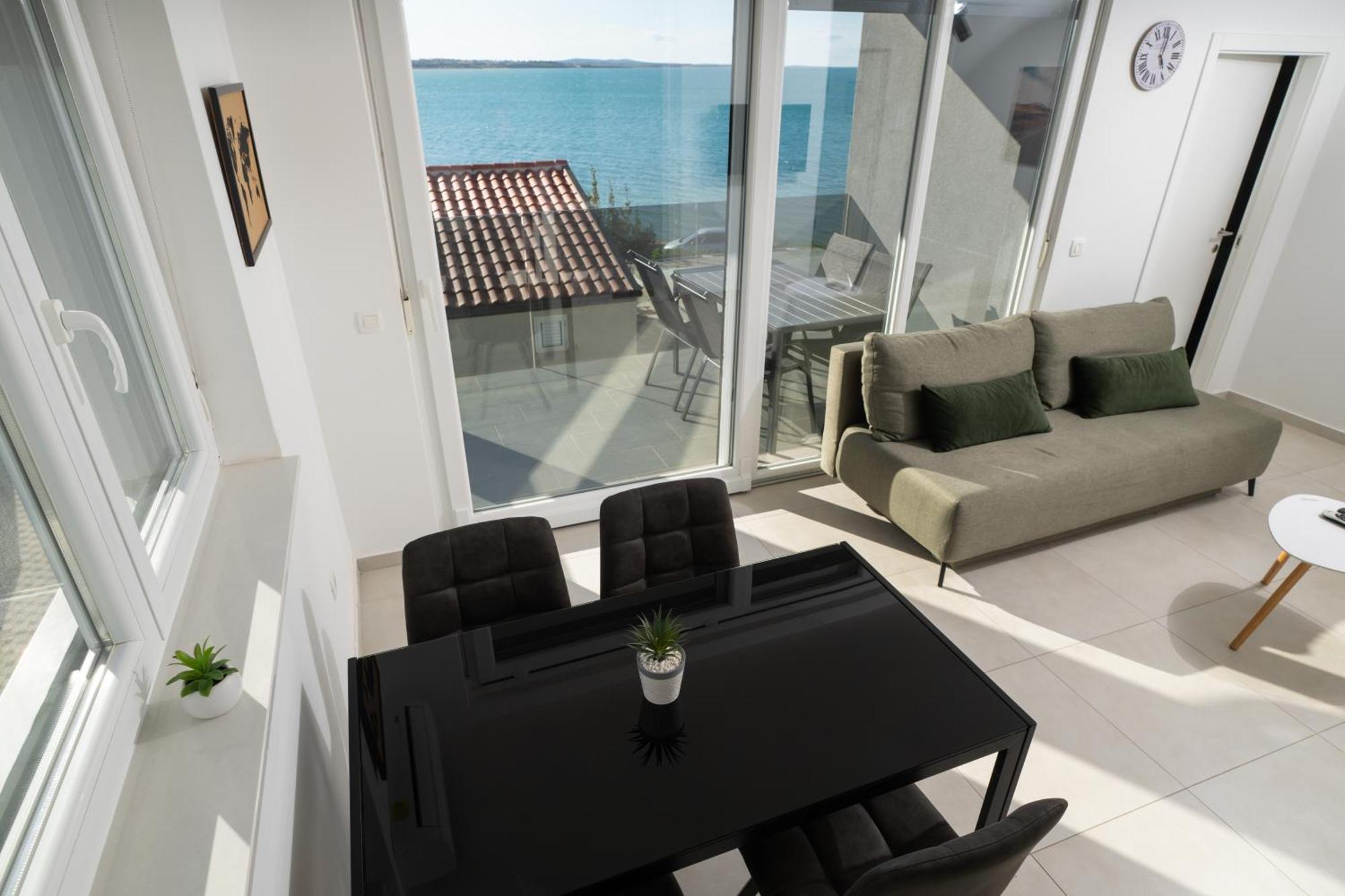 Sunshine Bay Apartment Nin Exterior photo