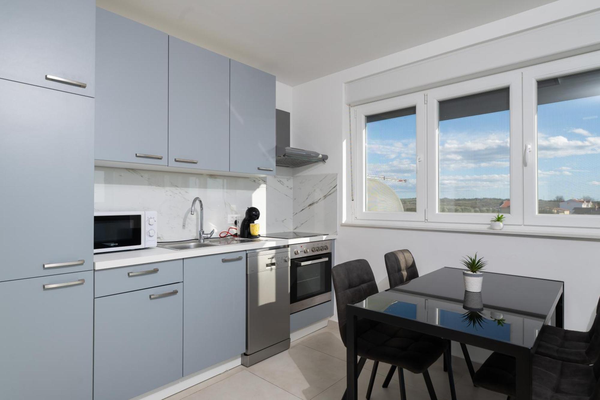 Sunshine Bay Apartment Nin Exterior photo